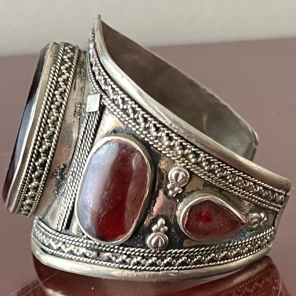 Beautiful Red Carnelian and Silver Cuff *Vintage* - Picture 6 of 8